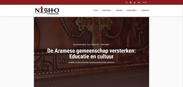 Homepage van nishofoundation.com, website van een stichting in twee talen